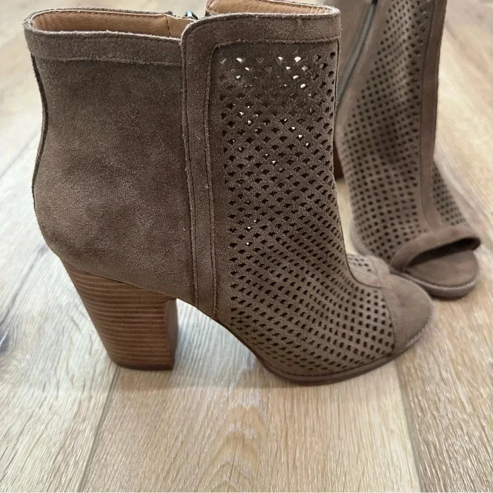 Lucky Brand Women's Lakyn Brown Leather Peep Toe Heeled Ankle Booties Sz 10 GUC